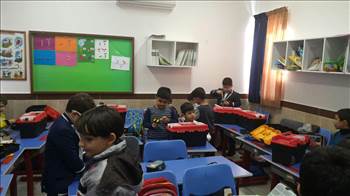 رباتیک کلاس خانم اردشیری -  آلبوم تصاویر مدرسه هوشمند دیباگران