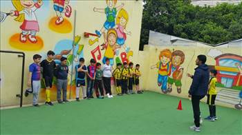 آموزش فوتبال -  آلبوم تصاویر مدرسه هوشمند دیباگران