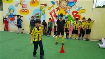 آموزش فوتبال -  آلبوم تصاویر مدرسه هوشمند دیباگران