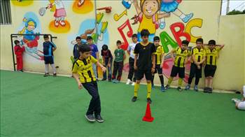 آموزش فوتبال -  آلبوم تصاویر مدرسه هوشمند دیباگران