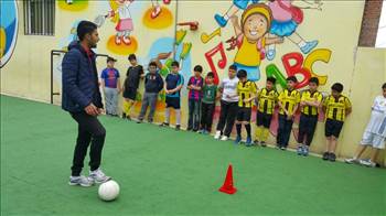 آموزش فوتبال -  آلبوم تصاویر مدرسه هوشمند دیباگران