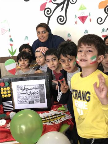 نمایشگاه دست سازه های دانش آموزی به مناسبت دهه فجر - آلبوم تصاویر مدرسه هوشمند دیباگران