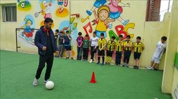 آموزش فوتبال -  آلبوم تصاویر مدرسه هوشمند دیباگران