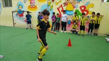 آموزش فوتبال -  آلبوم تصاویر مدرسه هوشمند دیباگران