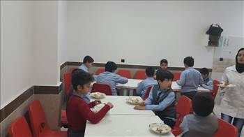 ناهار امروز دیباگران -  آلبوم تصاویر مدرسه هوشمند دیباگران